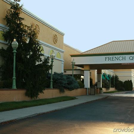 Holiday Inn Perrysburg French Quarter Exterior foto
